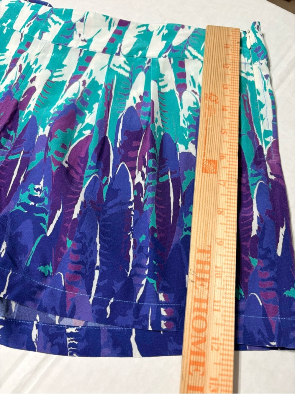 Tart Teal & Purple Printed Pleated Silk Shorts. Side Zip 4 - Picture 6 of 9